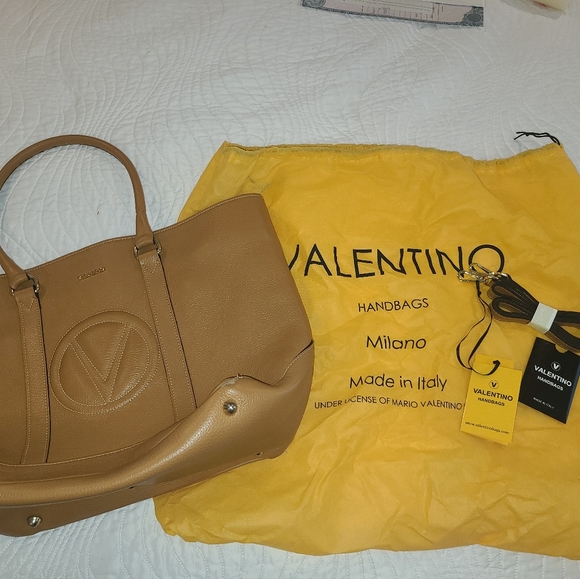 Handbags - Picture 4 of 6